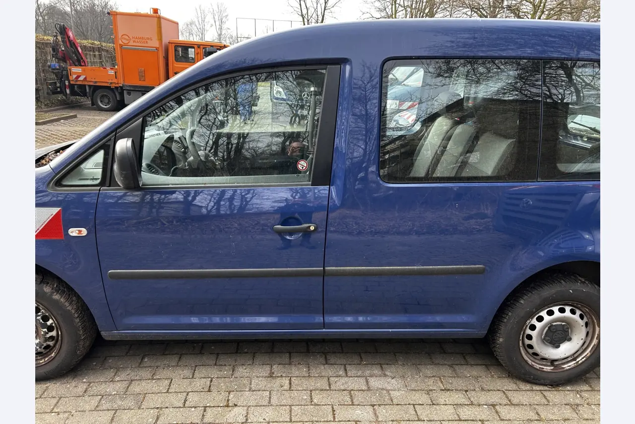 Diverse gemeentelijke voertuigen, werkplaatsvoertuigen, auto´s en apparatuur-11