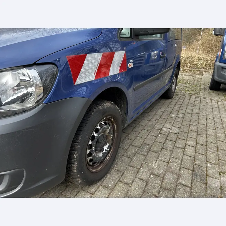 Diverse gemeentelijke voertuigen, werkplaatsvoertuigen, auto´s en apparatuur-12