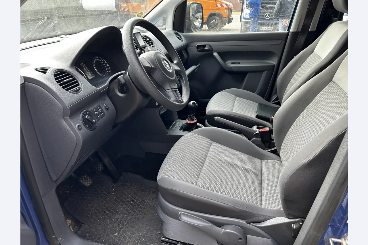 Diverse gemeentelijke voertuigen, werkplaatsvoertuigen, auto´s en apparatuur-13