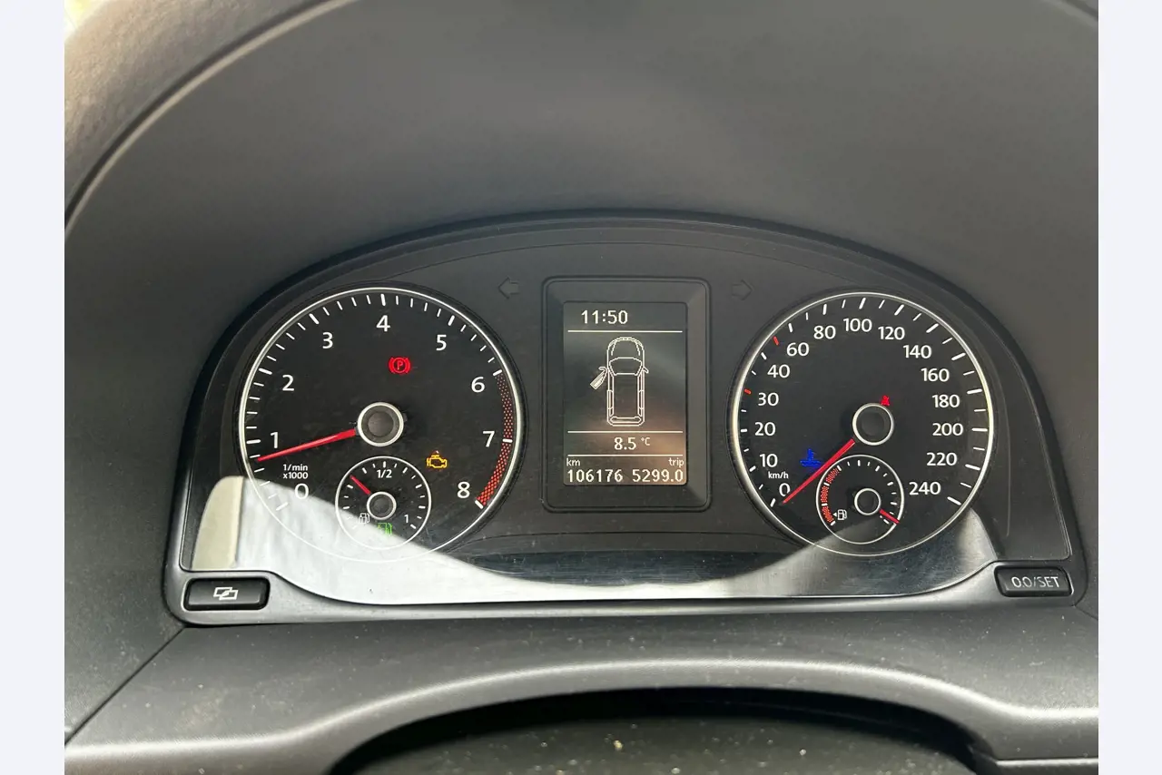 Diverse gemeentelijke voertuigen, werkplaatsvoertuigen, auto´s en apparatuur-14