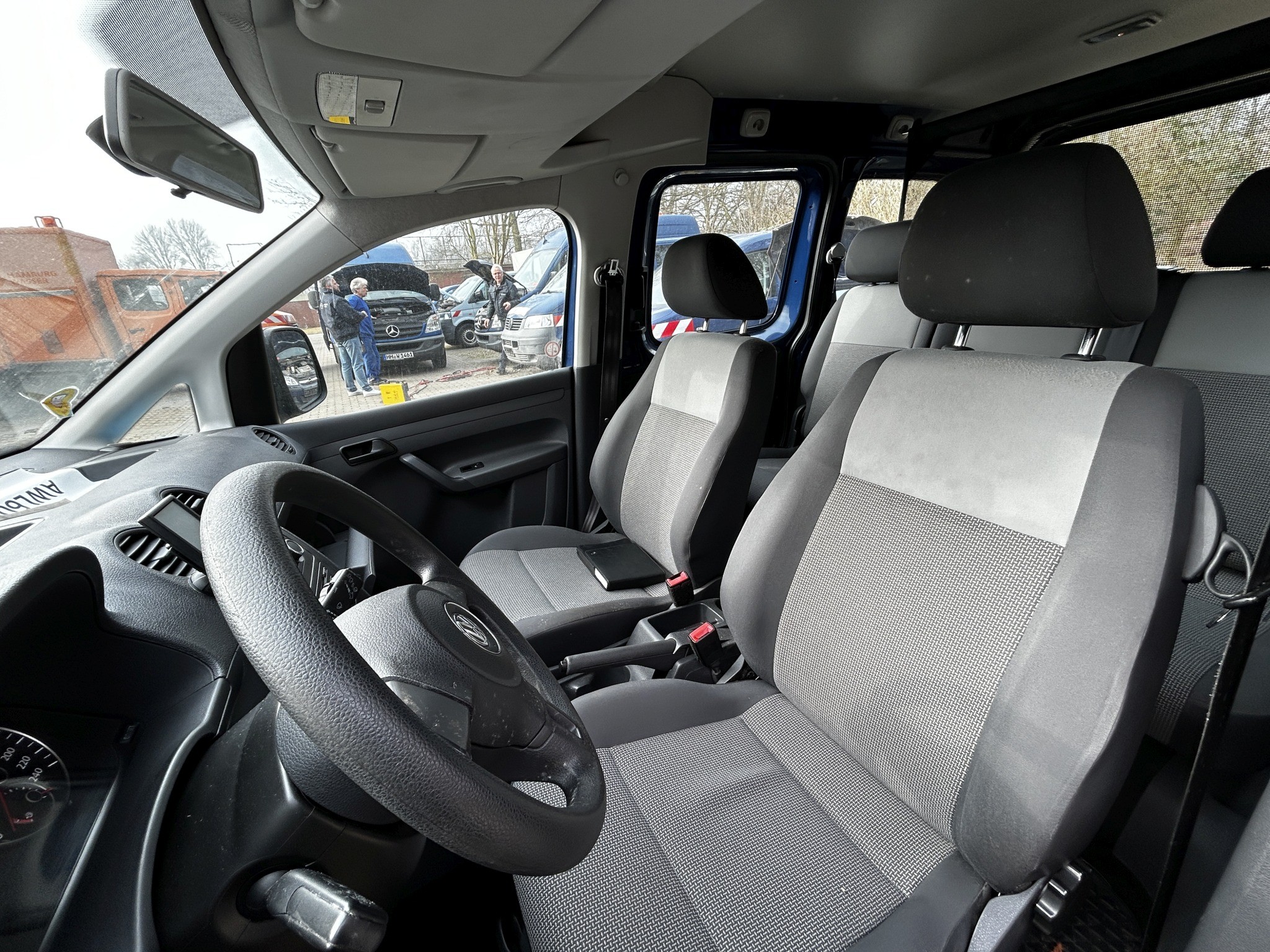 Dobro vzdrževana laboratorijska oprema iz državnih zalog
-16