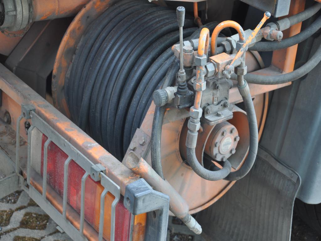 Dobro vzdrževana laboratorijska oprema iz državnih zalog
-24