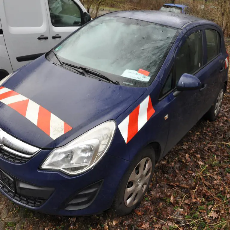 PKW/ Mehrzweckfahrzeug (HH-W 3983/ FW 1046)  Opel  Corsa