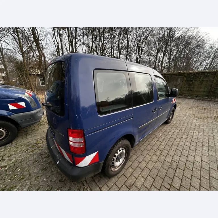 Diverse gemeentelijke voertuigen, werkplaatsvoertuigen, auto´s en apparatuur-7