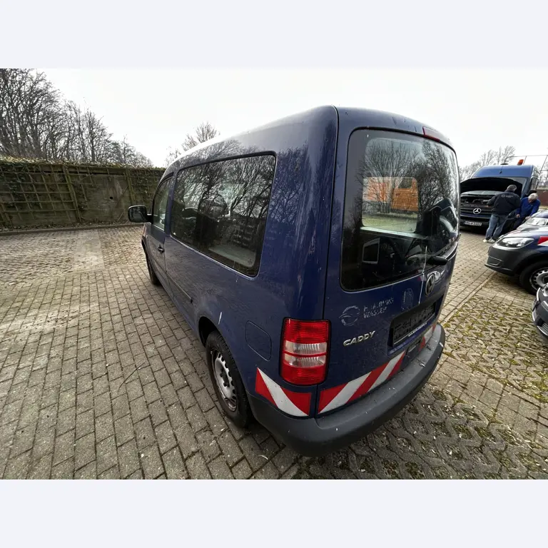Diverse gemeentelijke voertuigen, werkplaatsvoertuigen, auto´s en apparatuur-9