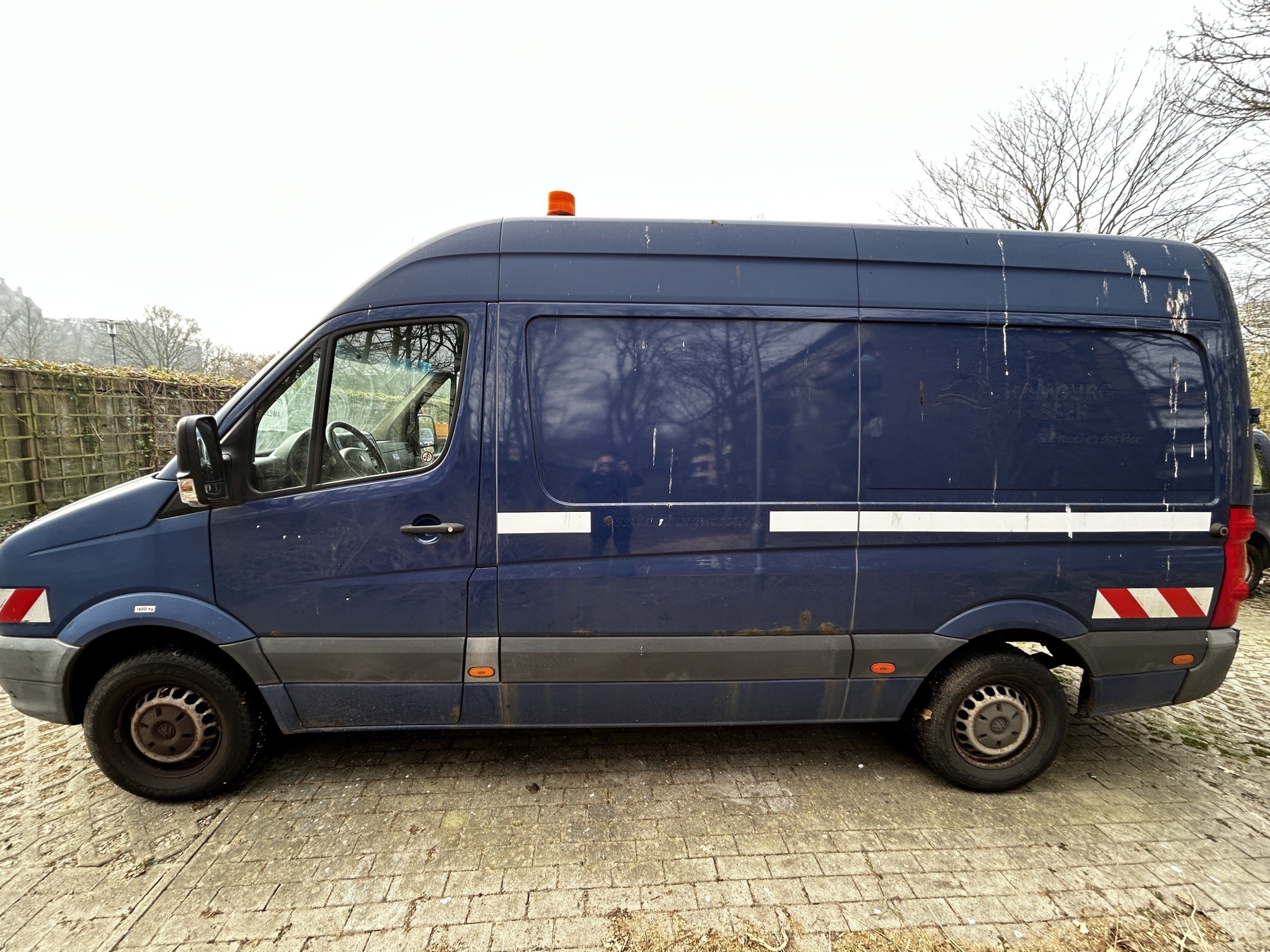 Dobro vzdrževana laboratorijska oprema iz državnih zalog
-11