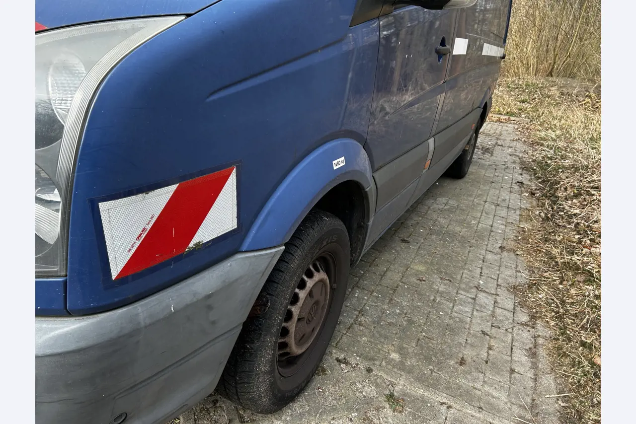 Diversos veículos municipais, veículos-oficina e automóveis-9