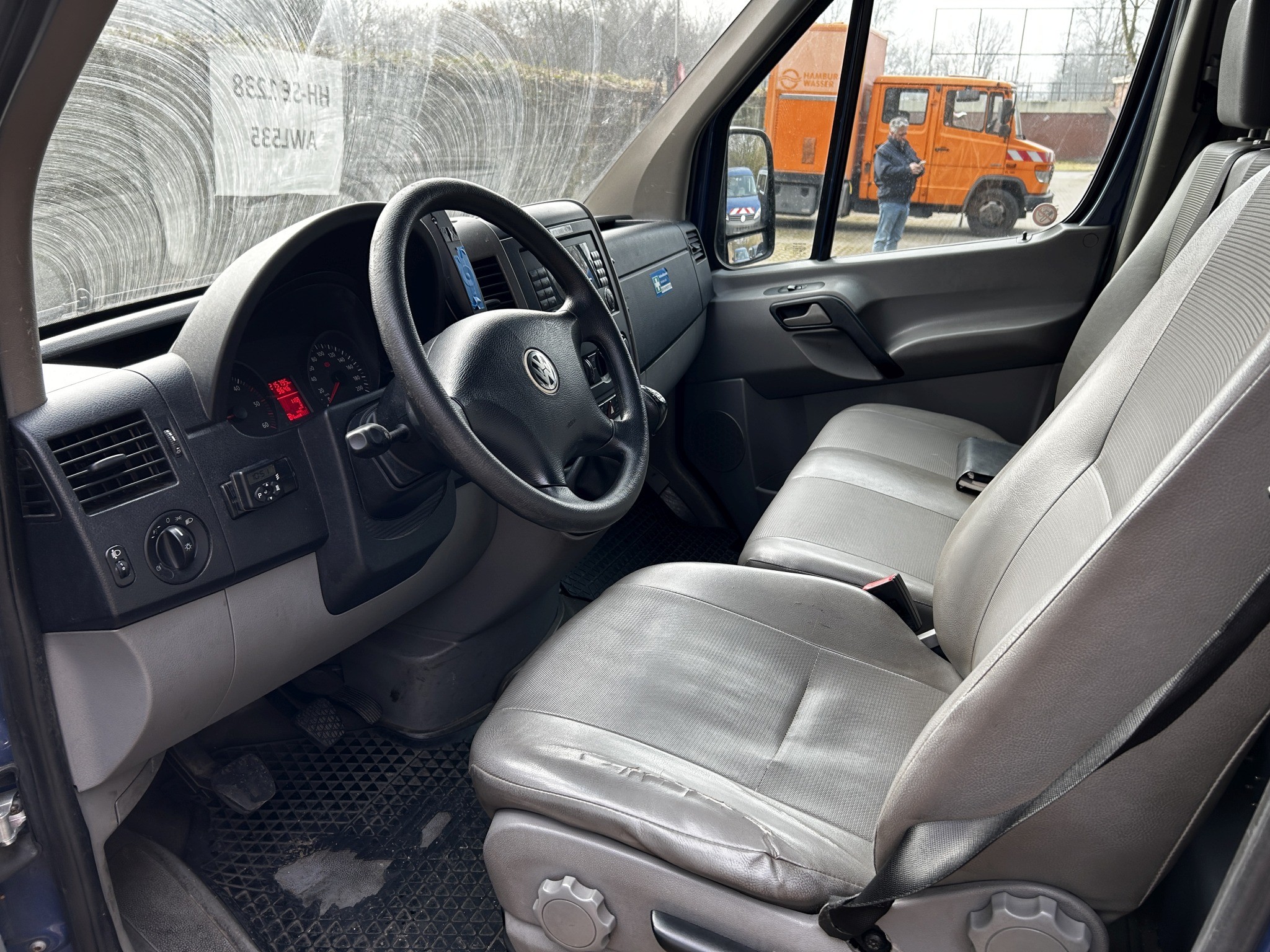 Dobro vzdrževana laboratorijska oprema iz državnih zalog
-13