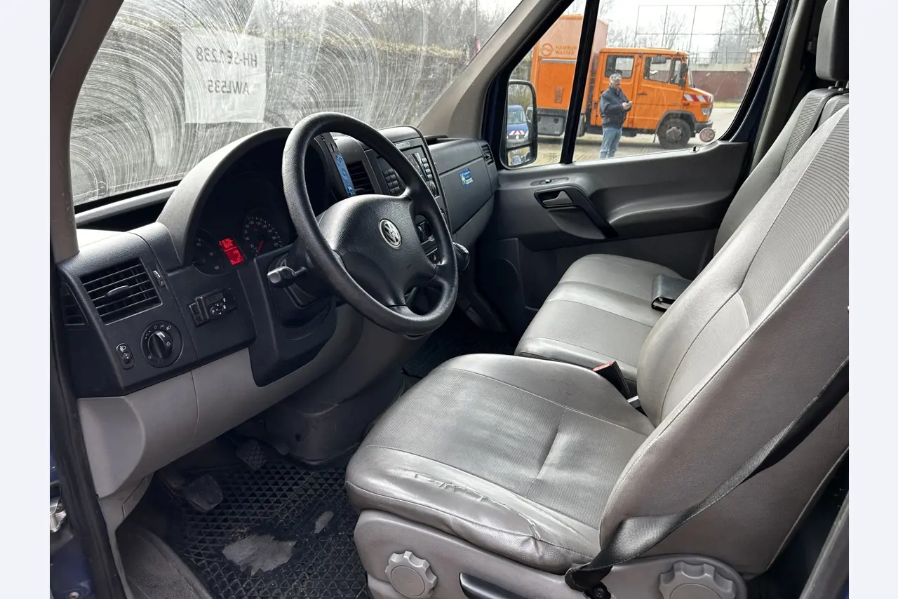 Diversos veículos municipais, veículos-oficina e automóveis-10