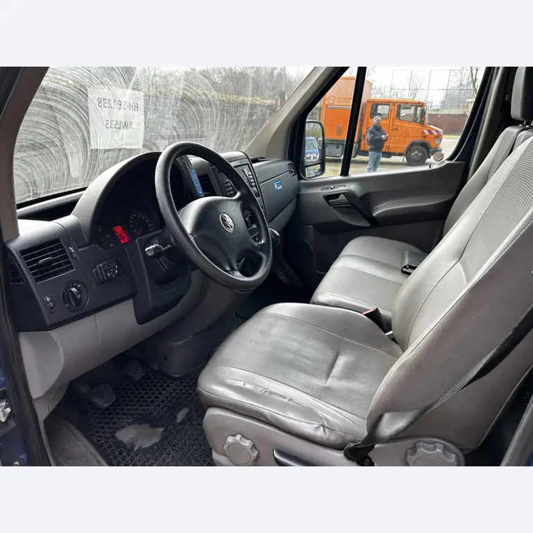 Diversos veículos municipais, veículos-oficina e automóveis-10