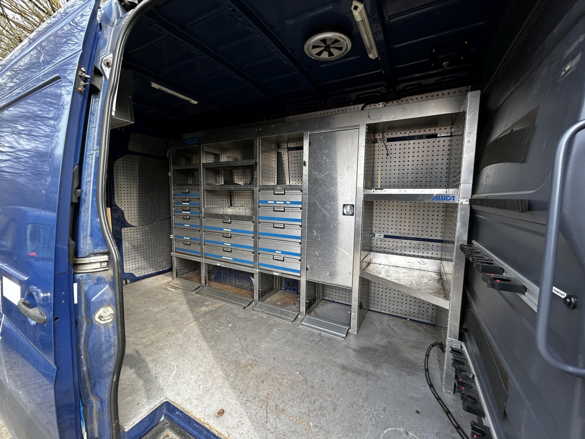 Dobro vzdrževana laboratorijska oprema iz državnih zalog
-18