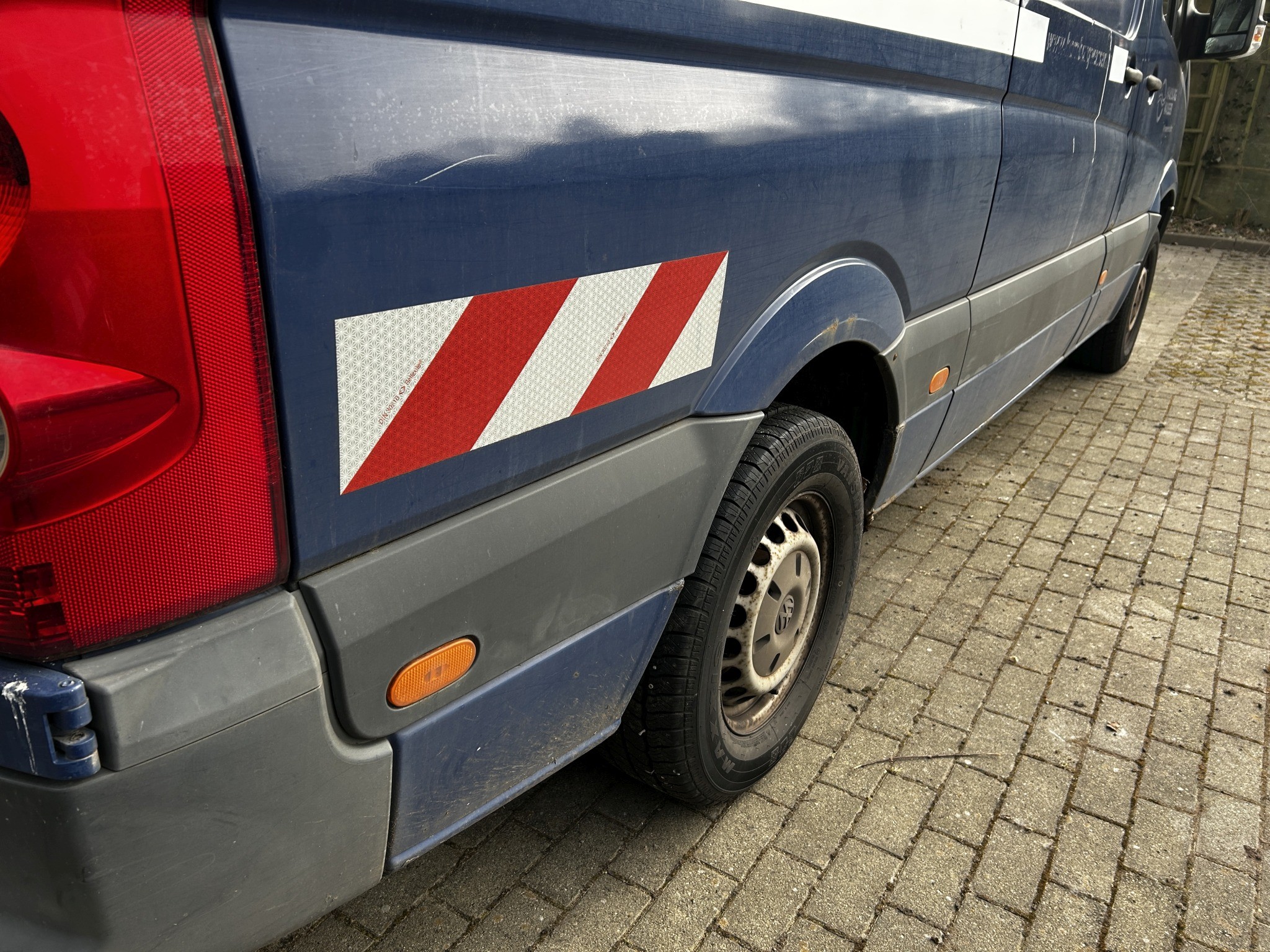 Dobro vzdrževana laboratorijska oprema iz državnih zalog
-6