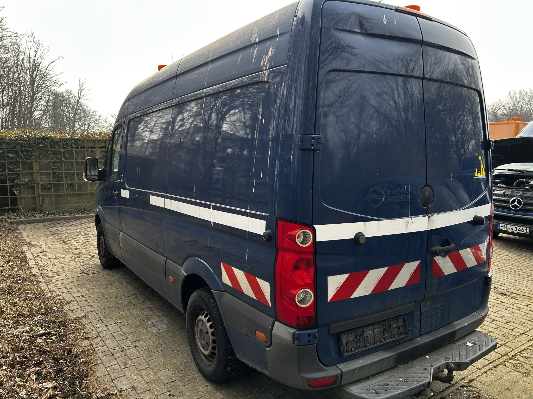 Dobro vzdrževana laboratorijska oprema iz državnih zalog
-9