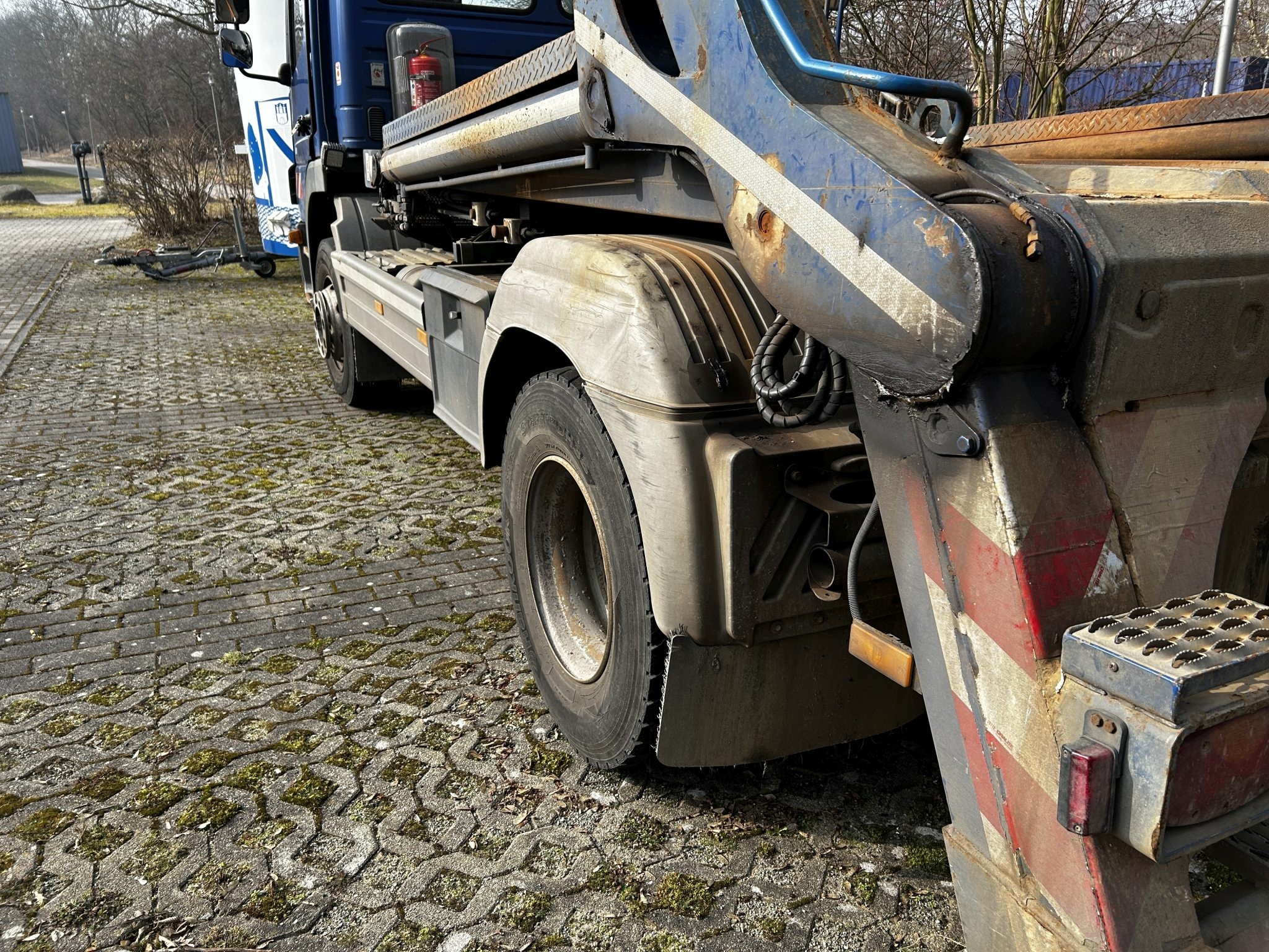 Material de laboratório em bom estado de conservação proveniente das existências públicas
-10