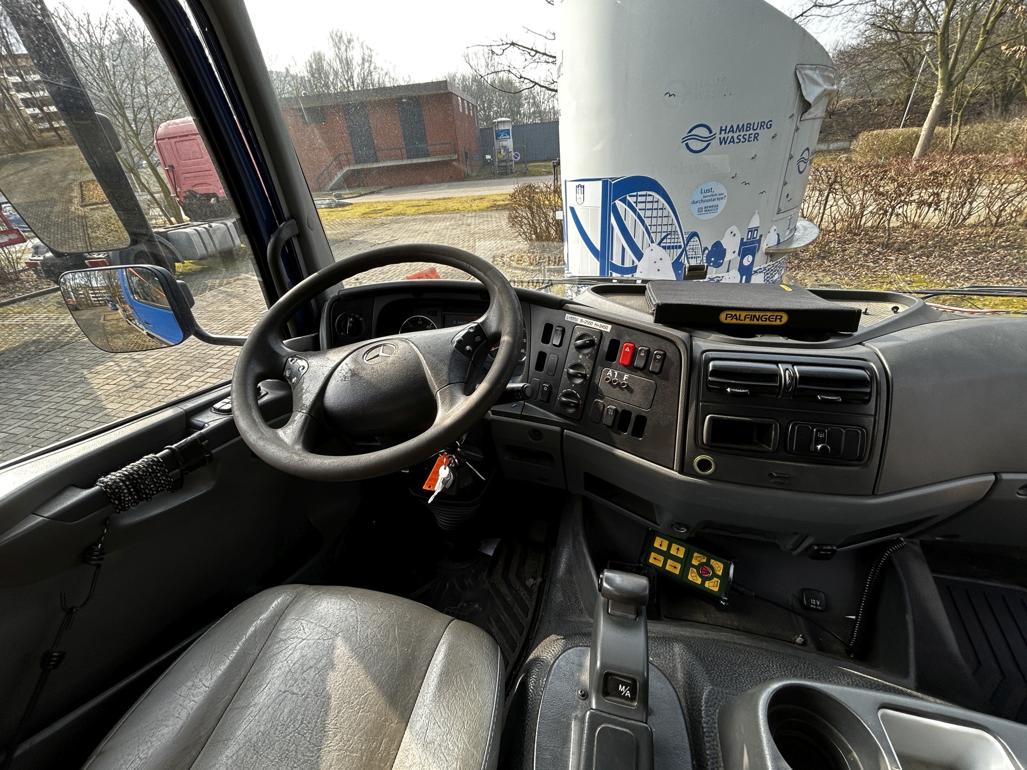 Material de laboratório em bom estado de conservação proveniente das existências públicas
-14