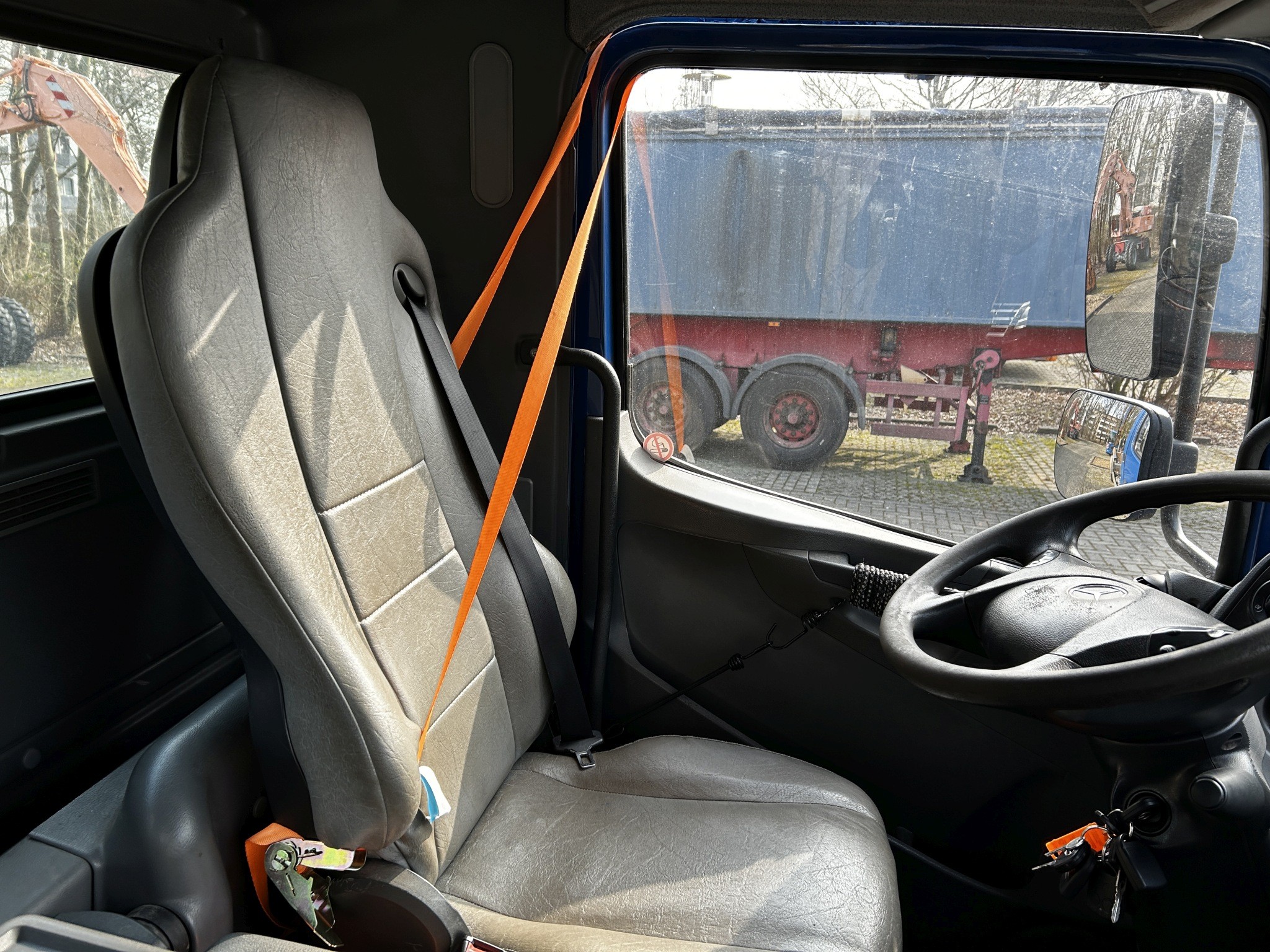 Material de laboratório em bom estado de conservação proveniente das existências públicas
-16