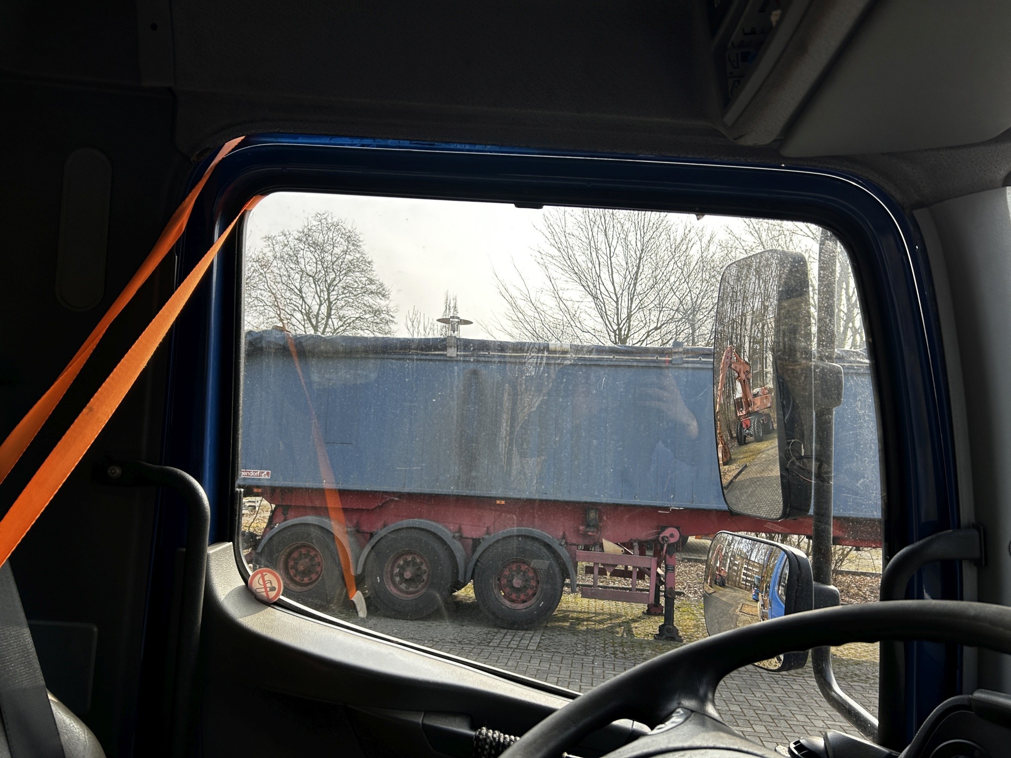 Material de laboratório em bom estado de conservação proveniente das existências públicas
-17