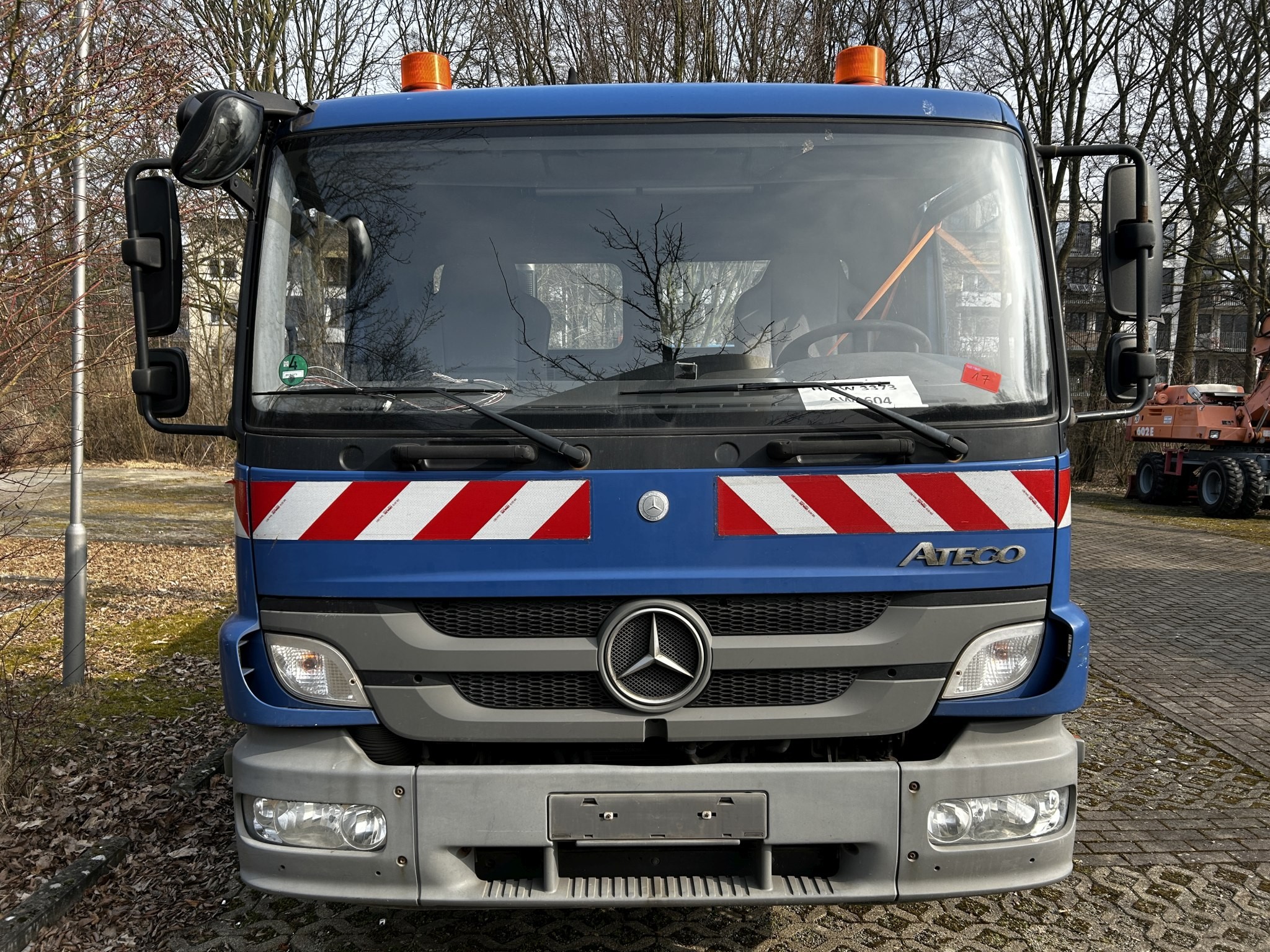 Material de laboratório em bom estado de conservação proveniente das existências públicas
-1