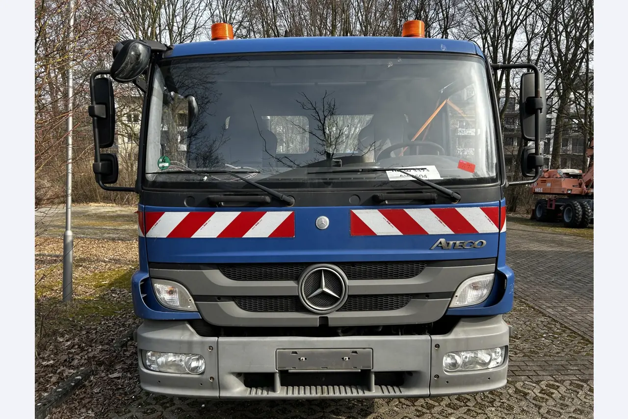 Divers véhicules communaux, véhicules d'atelier et voitures particulières-2