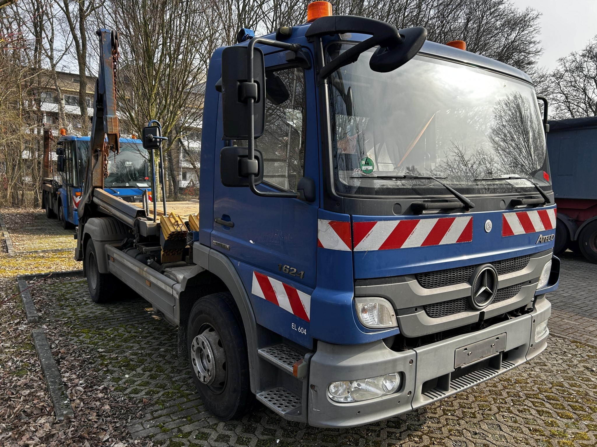Material de laboratório em bom estado de conservação proveniente das existências públicas
-3
