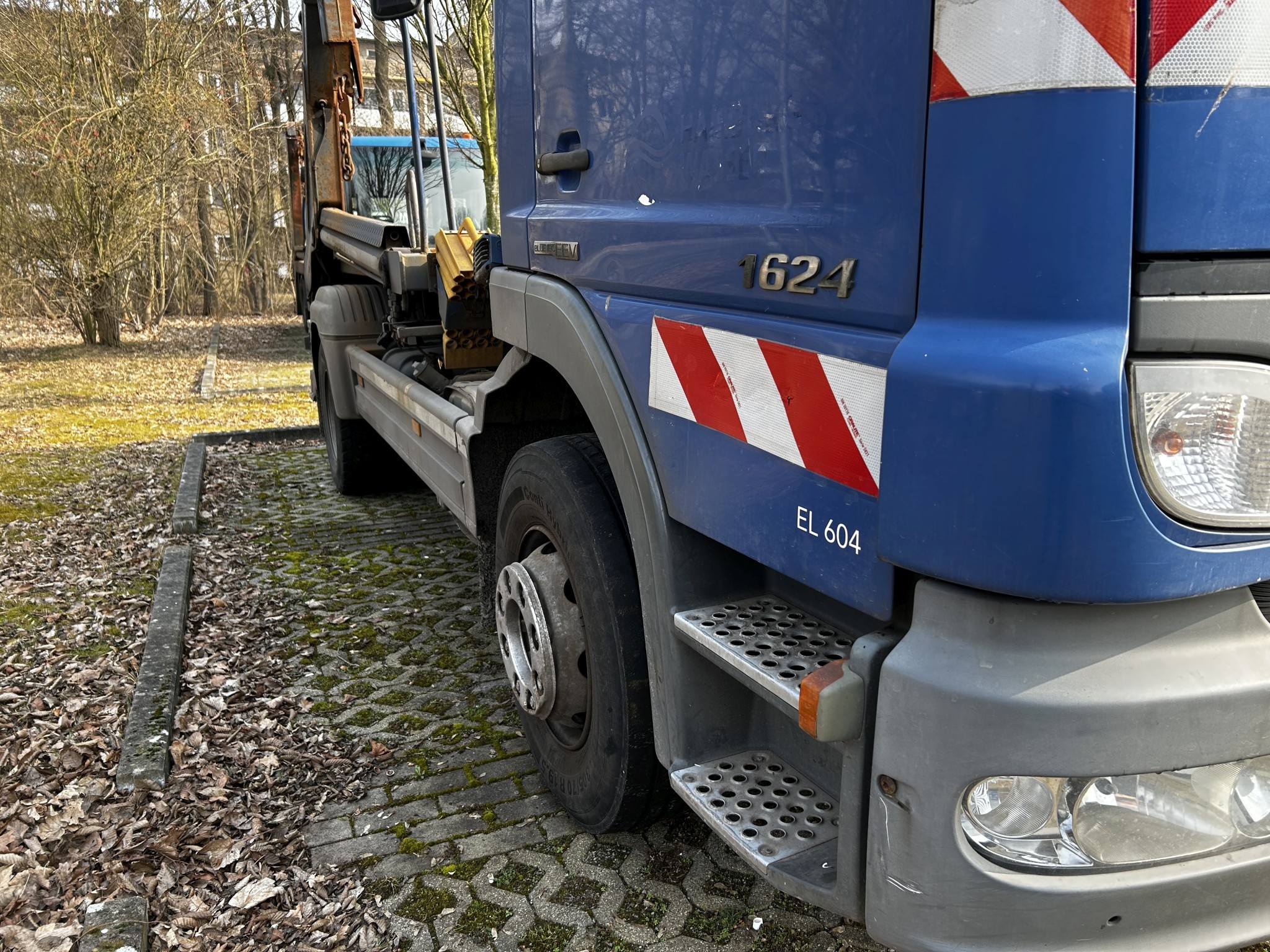 Material de laboratório em bom estado de conservação proveniente das existências públicas
-4