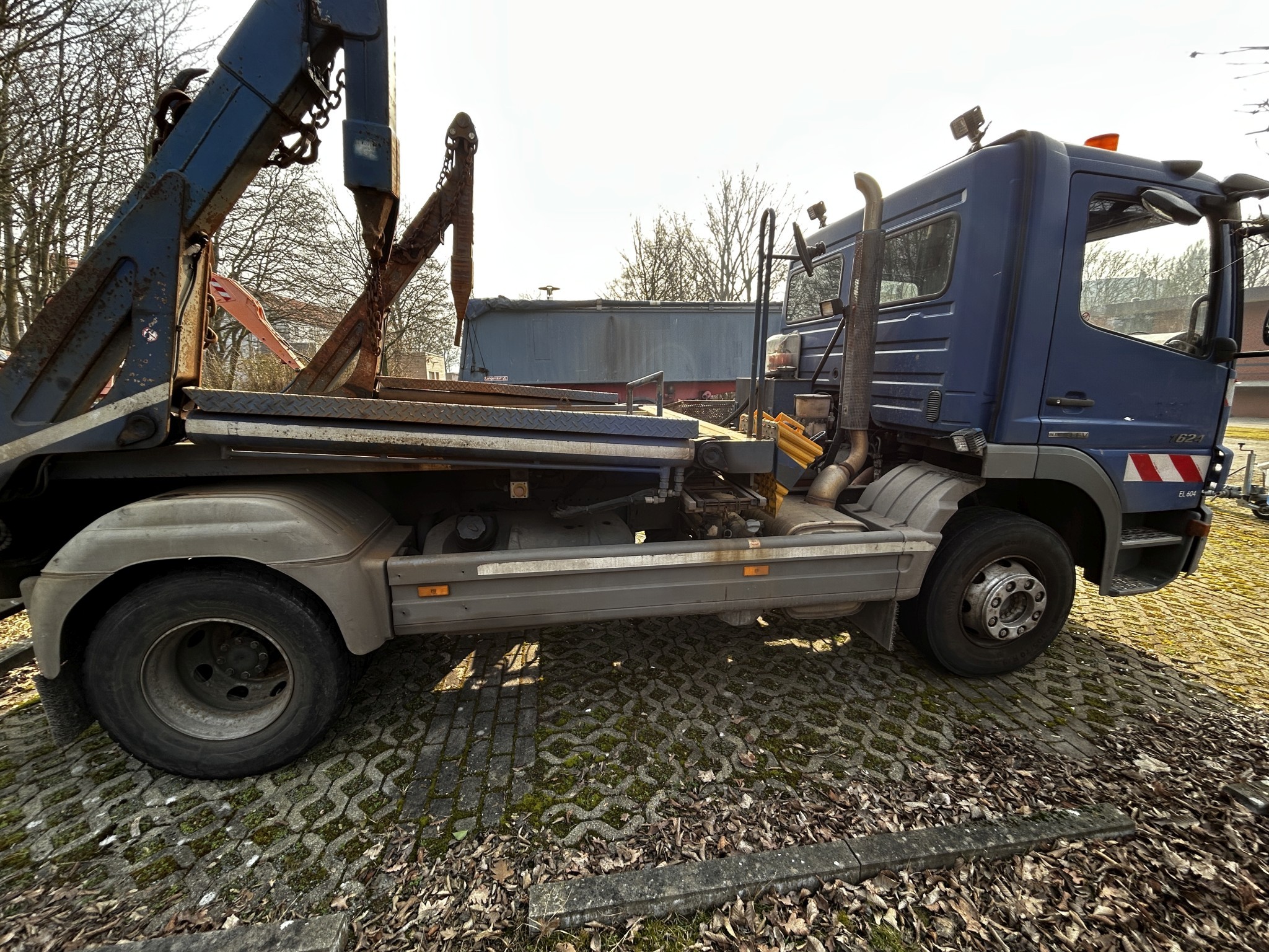 Material de laboratório em bom estado de conservação proveniente das existências públicas
-5