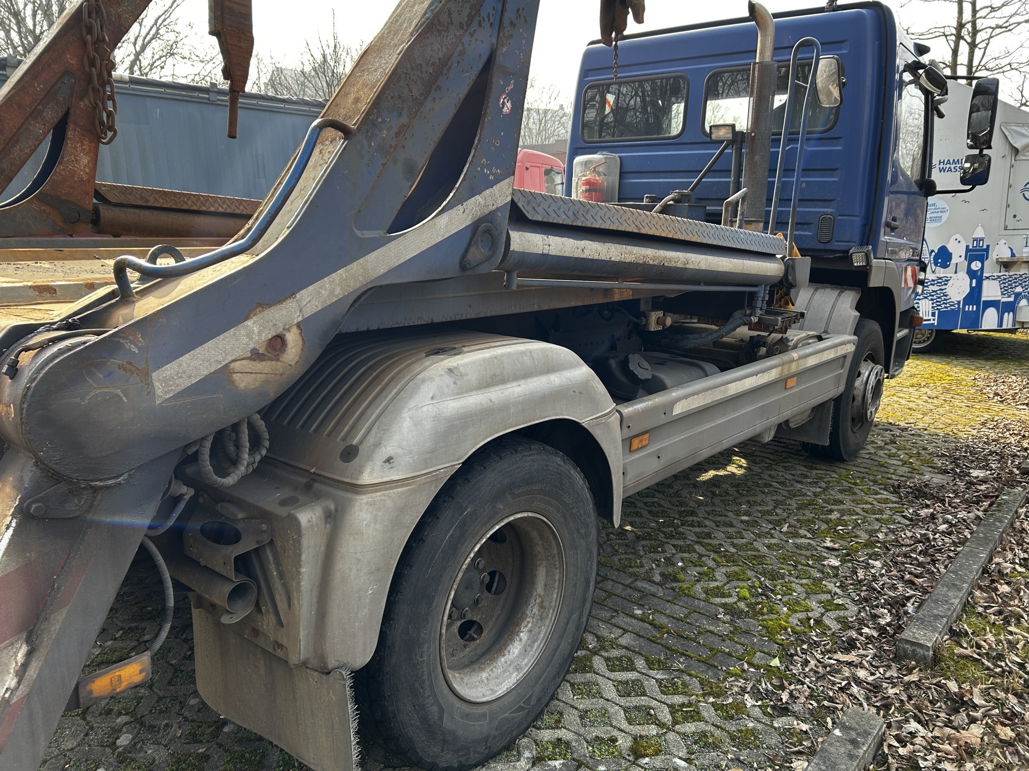 Material de laboratório em bom estado de conservação proveniente das existências públicas
-6