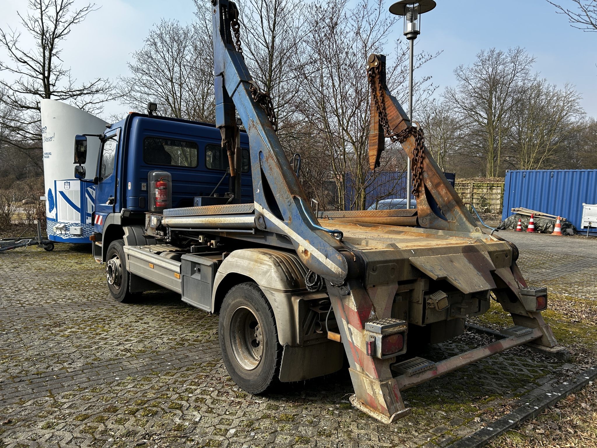 Material de laboratório em bom estado de conservação proveniente das existências públicas
-9