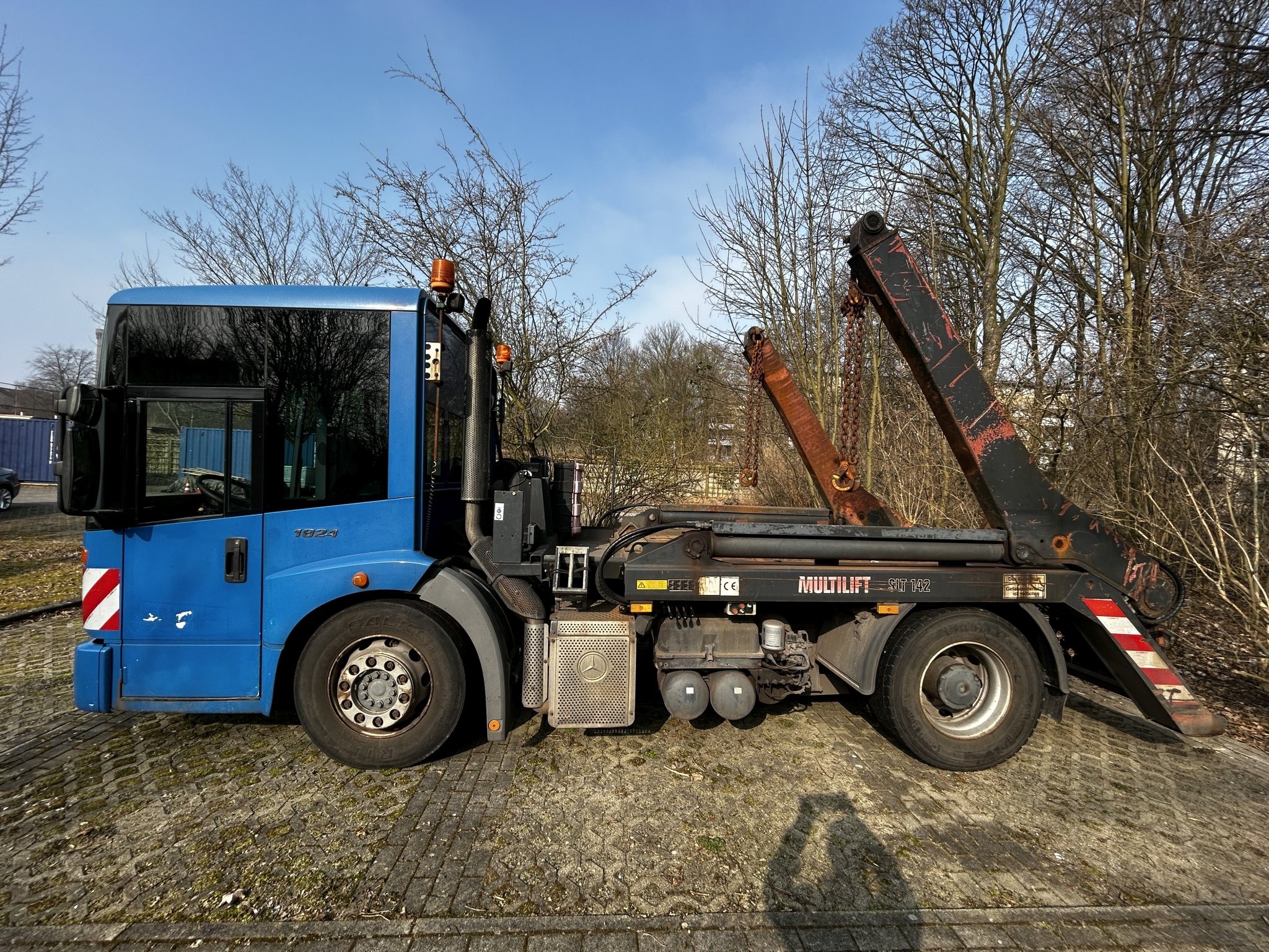 Équipement de laboratoire bien entretenu provenant du stock des autorités
-11