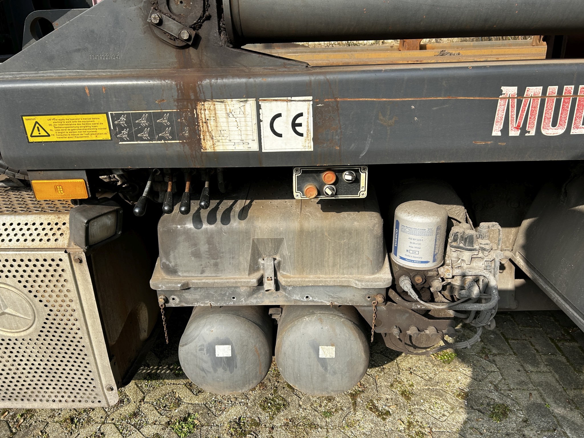 Équipement de laboratoire bien entretenu provenant du stock des autorités
-14