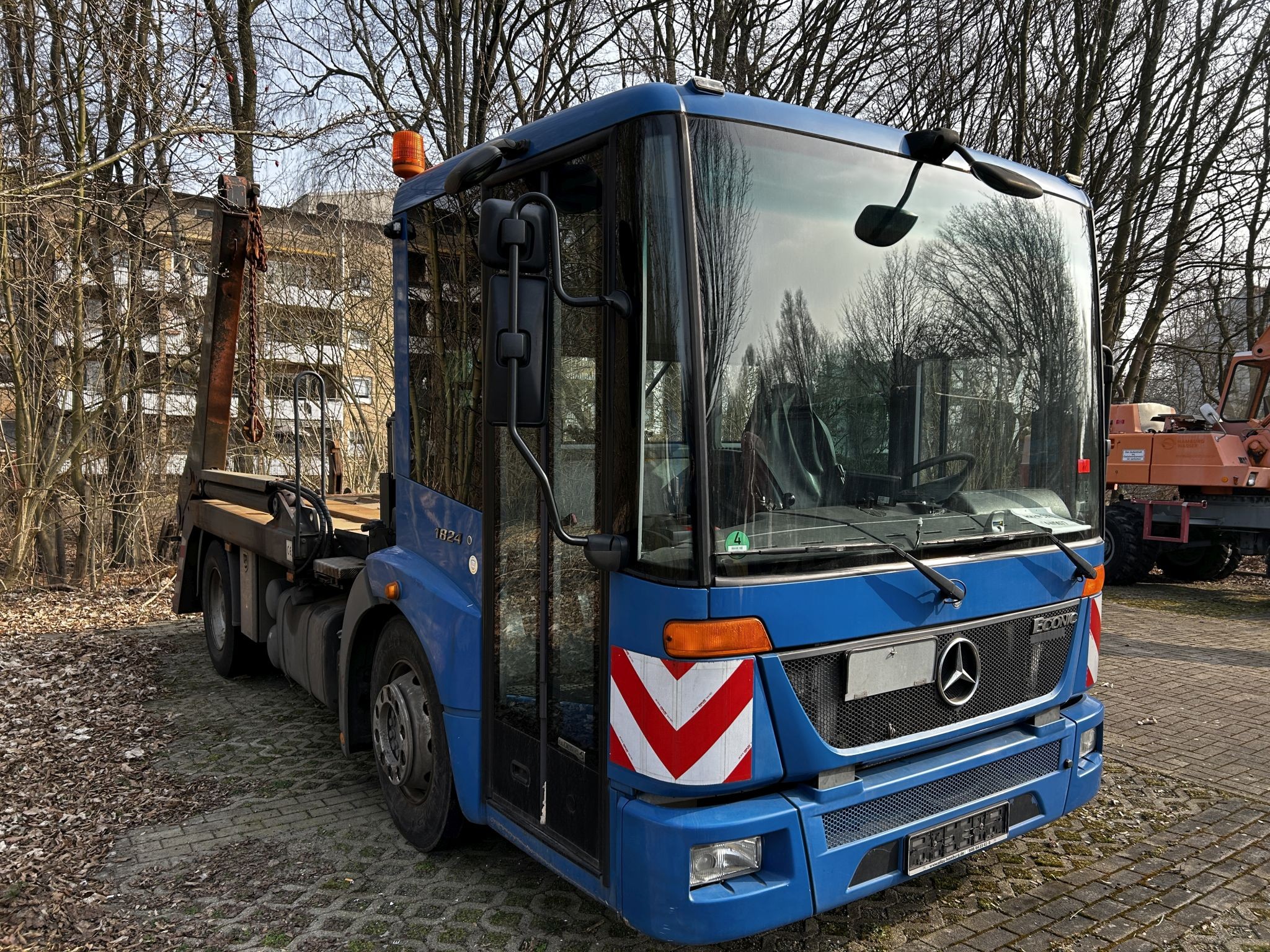 Équipement de laboratoire bien entretenu provenant du stock des autorités
-4