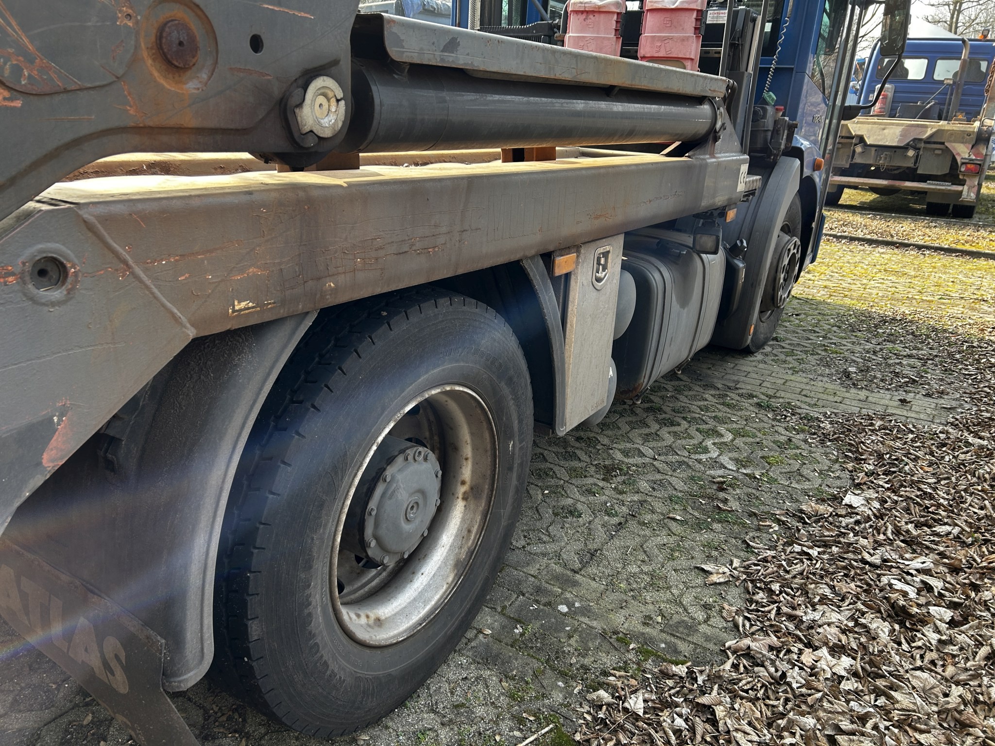 Équipement de laboratoire bien entretenu provenant du stock des autorités
-7