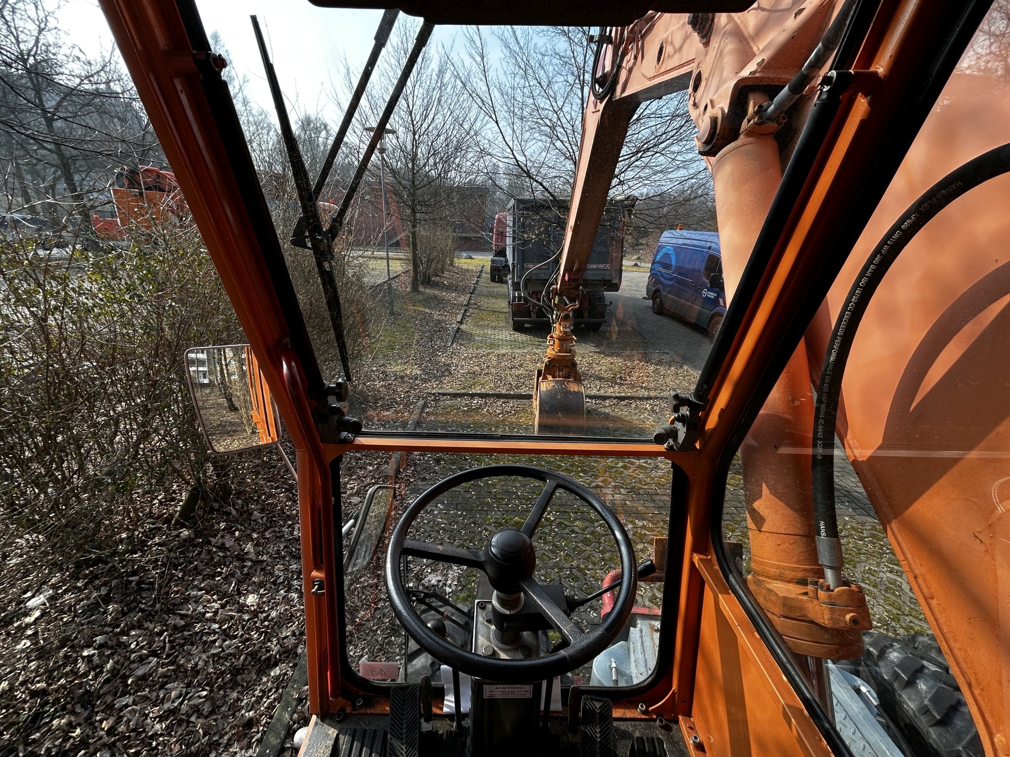 Dobro vzdrževana laboratorijska oprema iz državnih zalog
-11