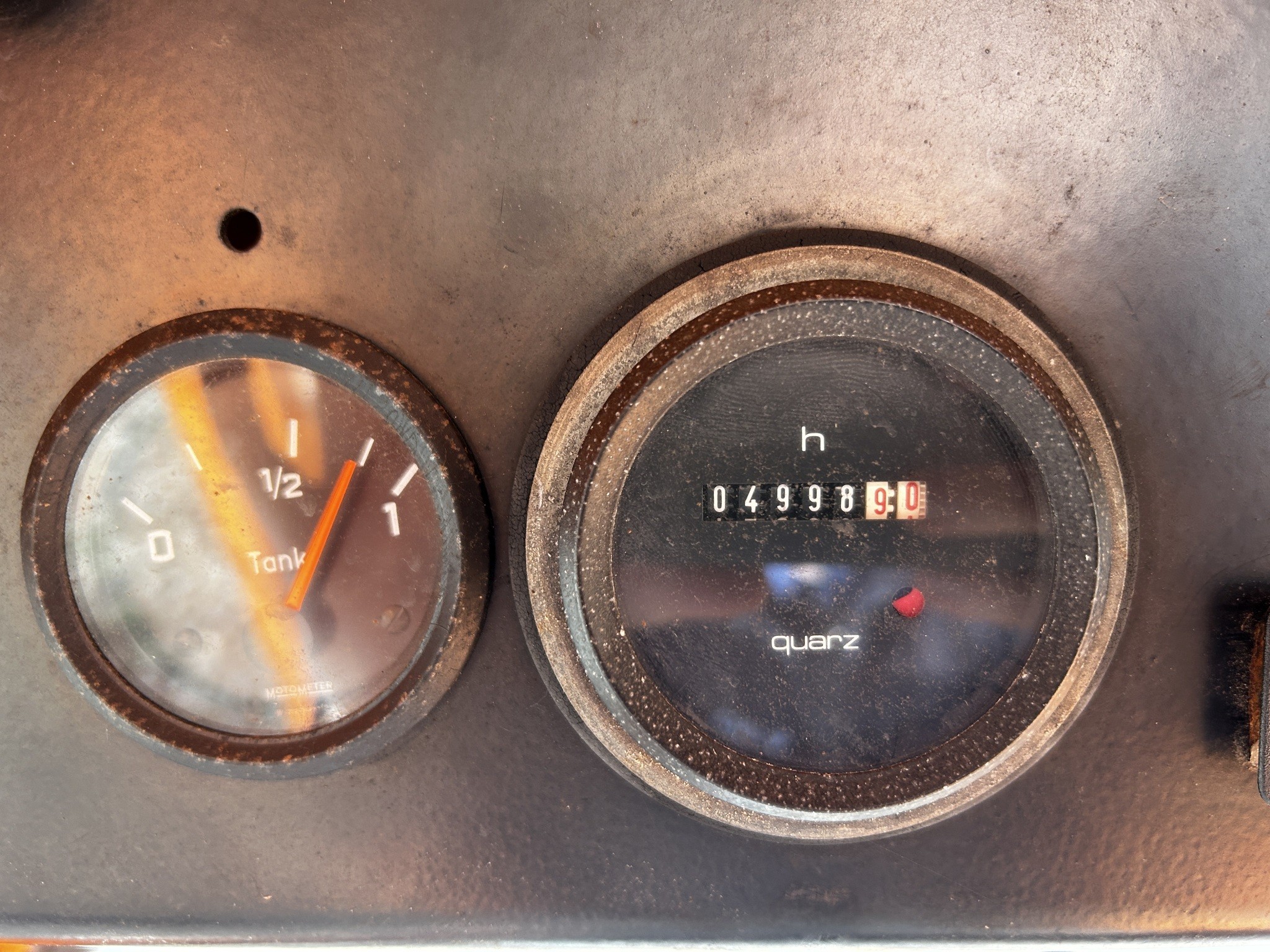 Dobro vzdrževana laboratorijska oprema iz državnih zalog
-12