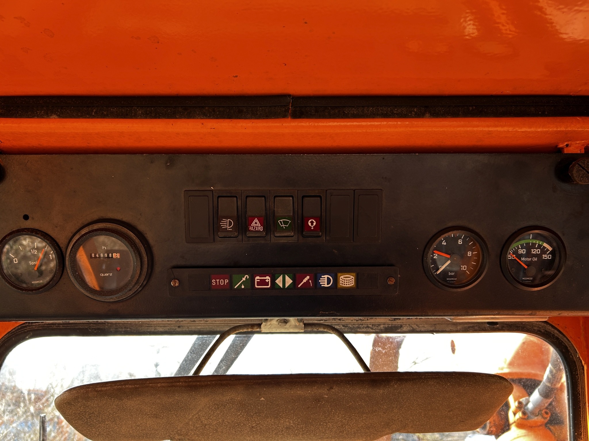 Dobro vzdrževana laboratorijska oprema iz državnih zalog
-13