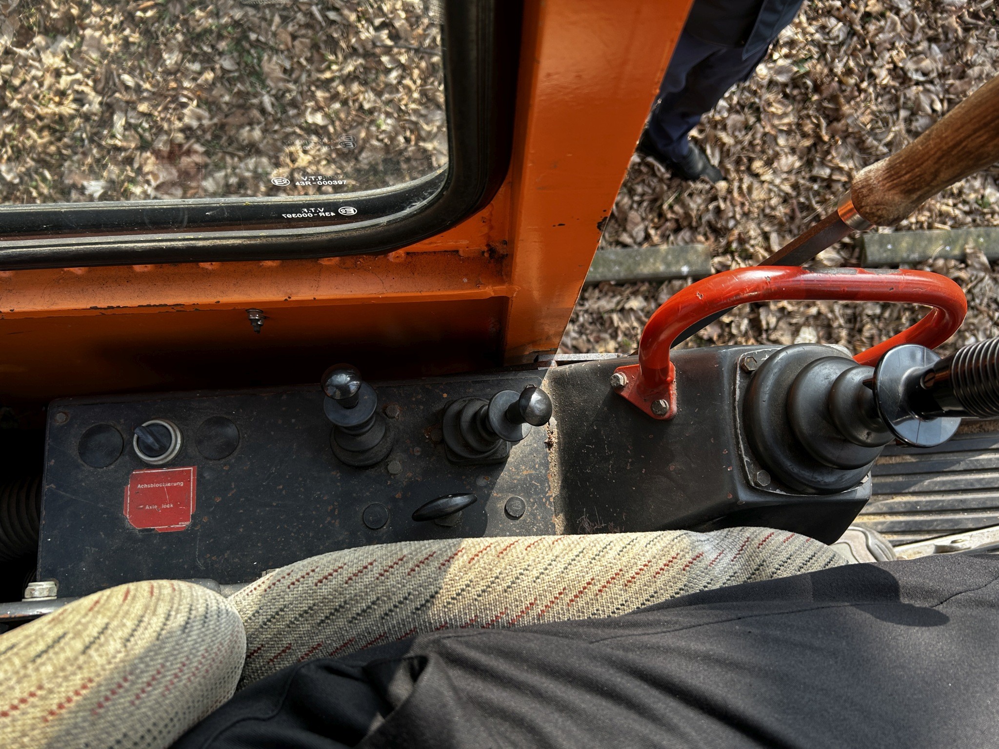 Various municipal vehicles, workshop vehicles and cars-15