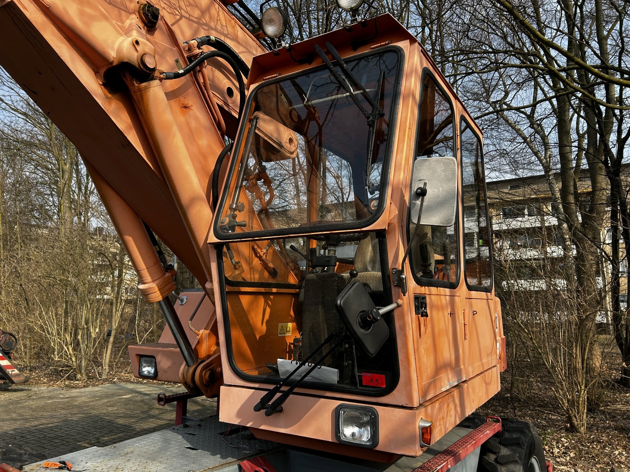 Dobro vzdrževana laboratorijska oprema iz državnih zalog
-2