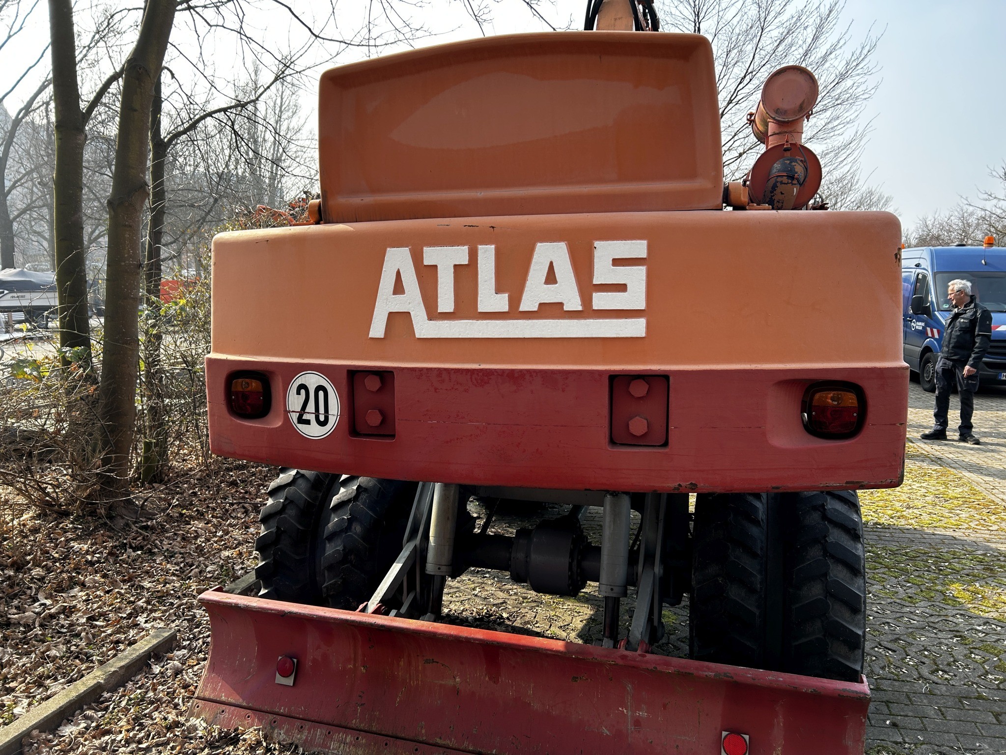 Dobro vzdrževana laboratorijska oprema iz državnih zalog
-5