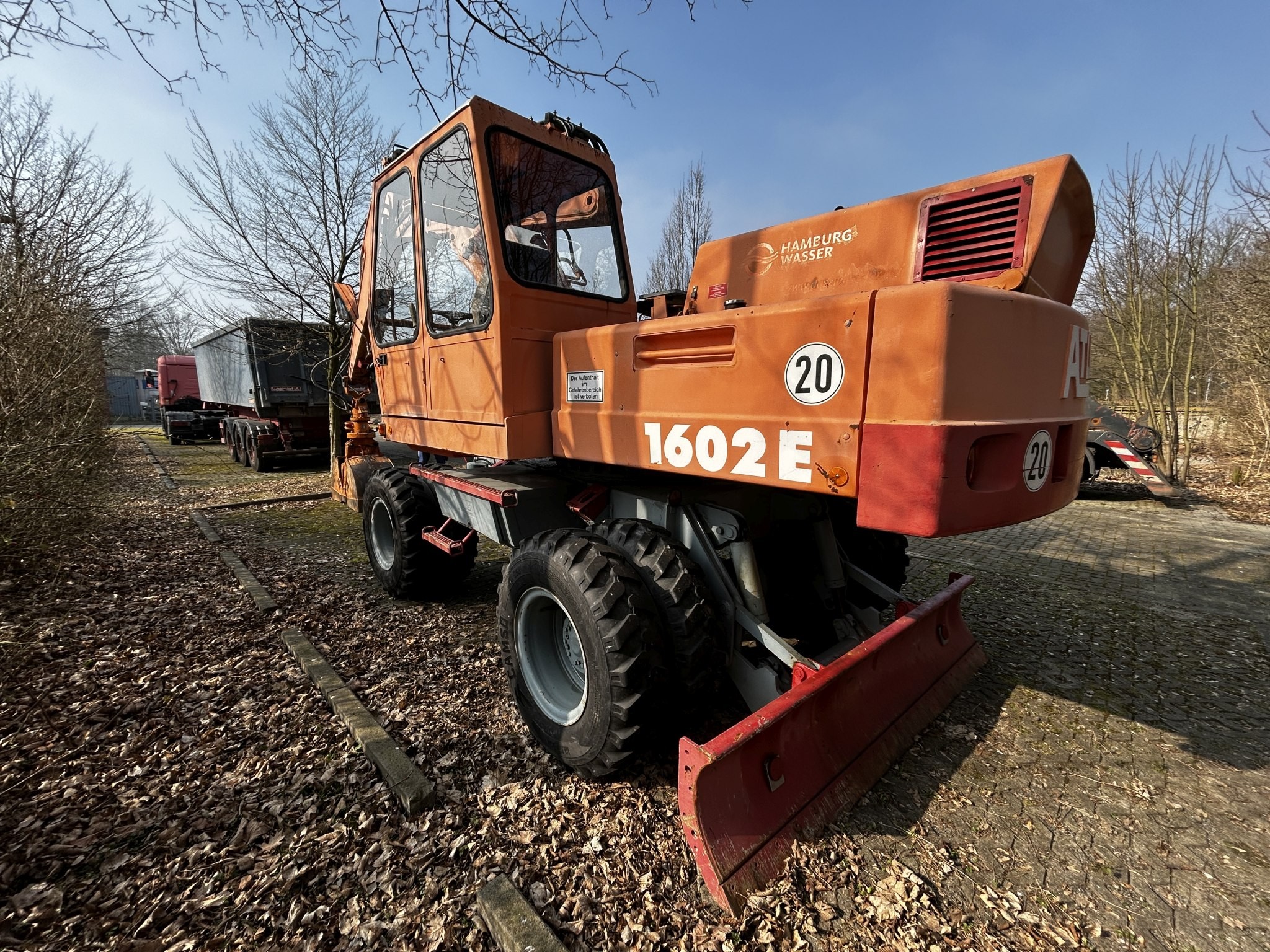 Dobro vzdrževana laboratorijska oprema iz državnih zalog
-6