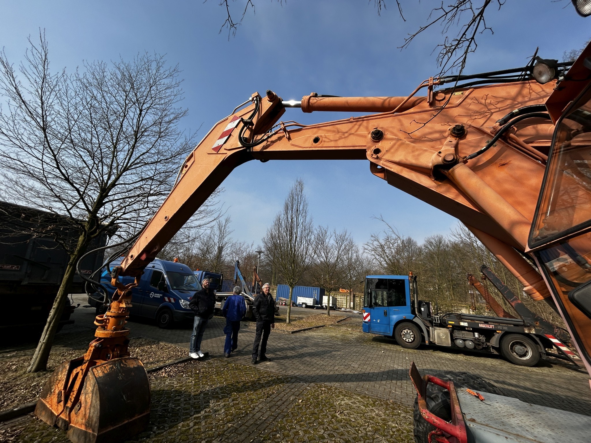 Dobro vzdrževana laboratorijska oprema iz državnih zalog
-7