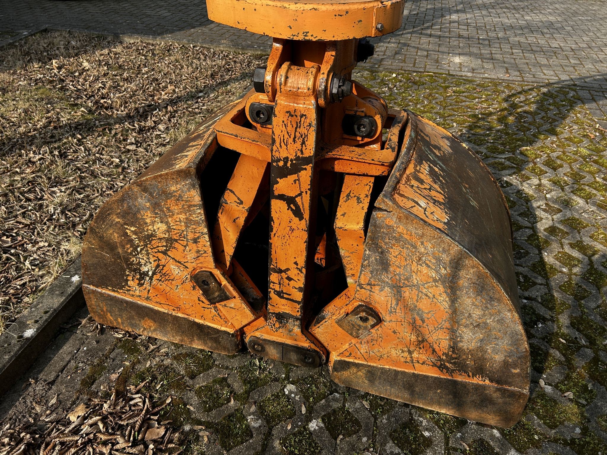 Dobro vzdrževana laboratorijska oprema iz državnih zalog
-8