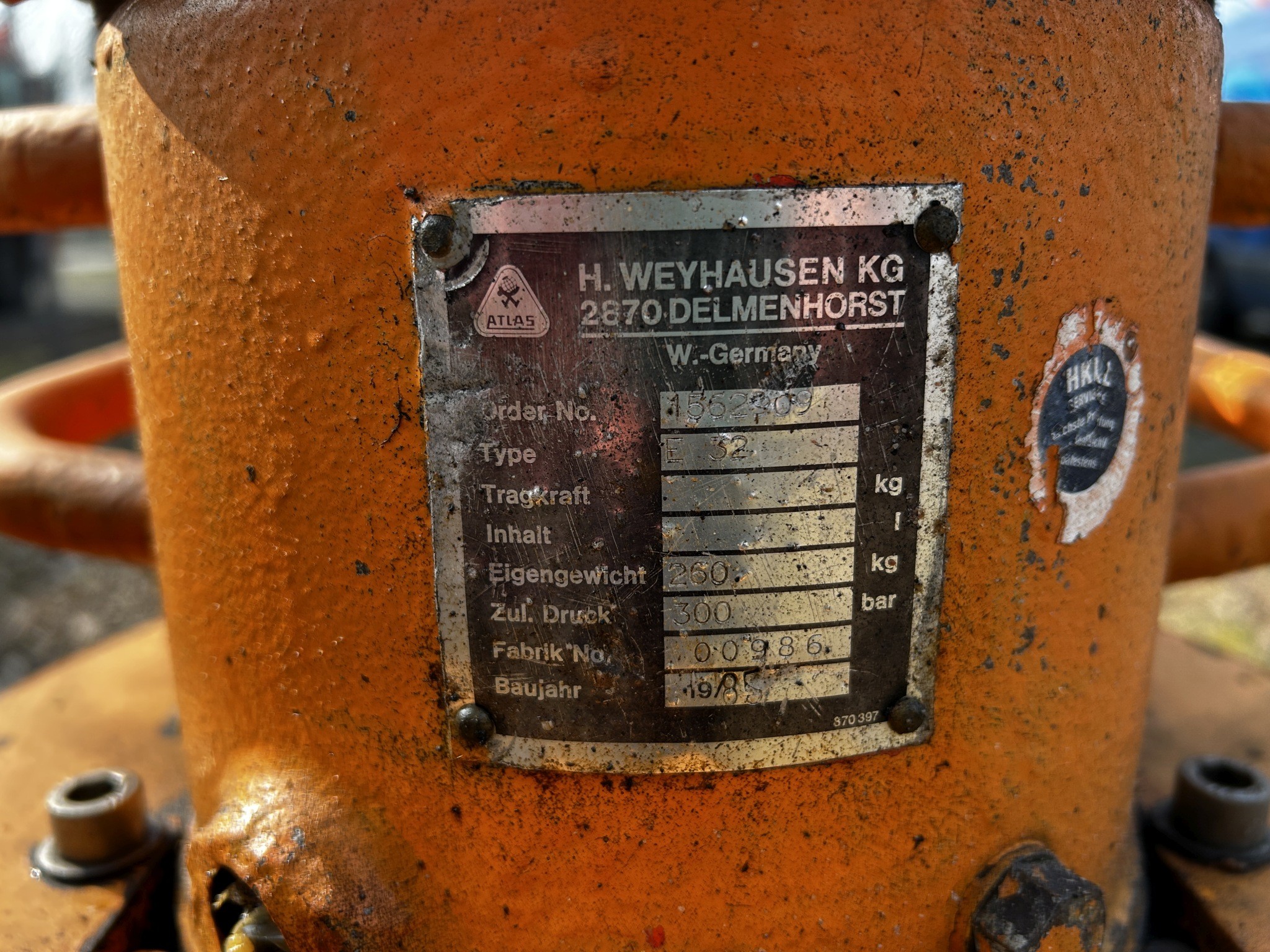 Dobro vzdrževana laboratorijska oprema iz državnih zalog
-9