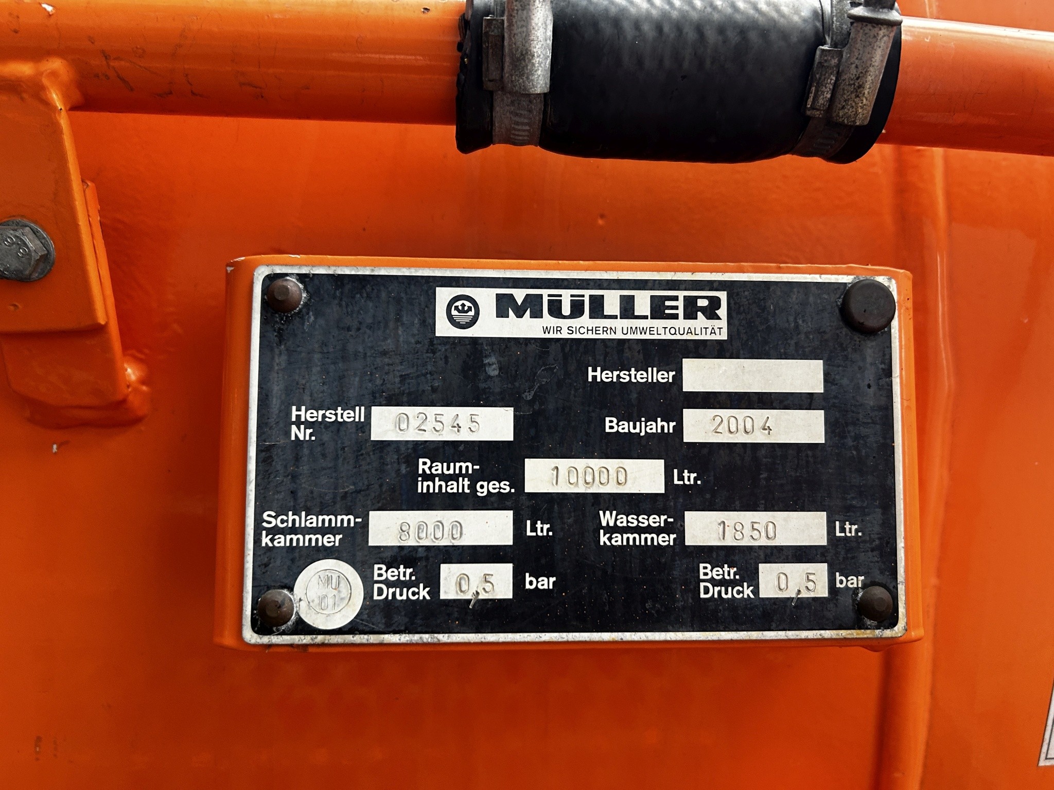 Dobro vzdrževana laboratorijska oprema iz državnih zalog
-2