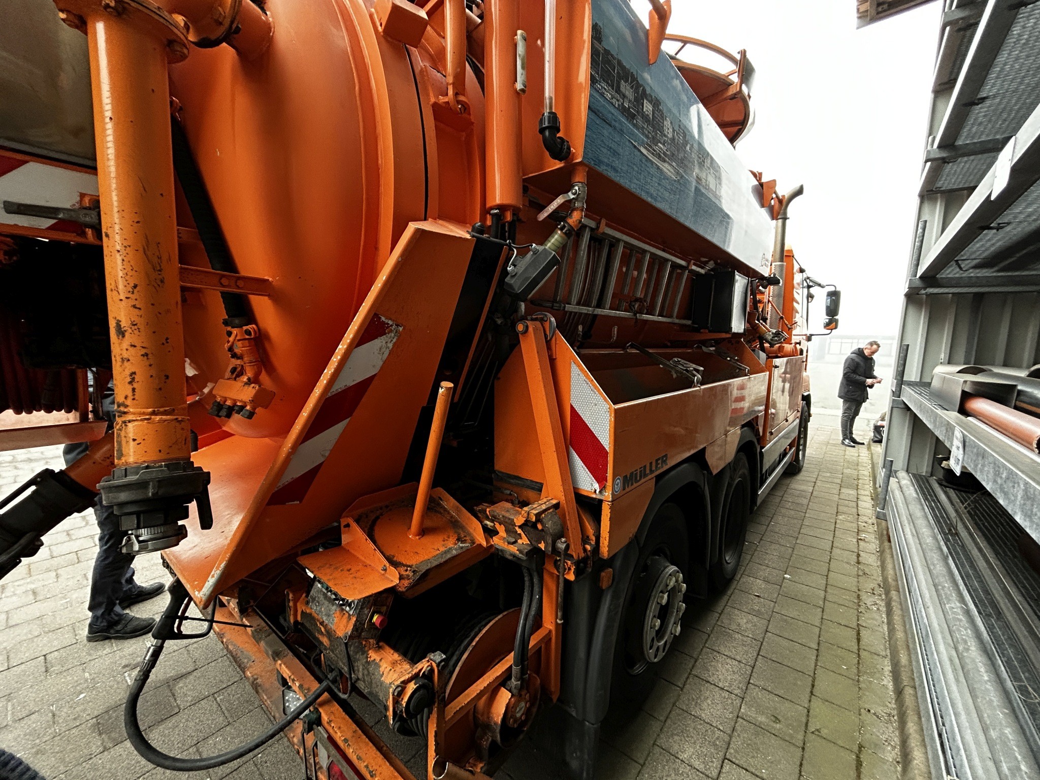 Dobro vzdrževana laboratorijska oprema iz državnih zalog
-3