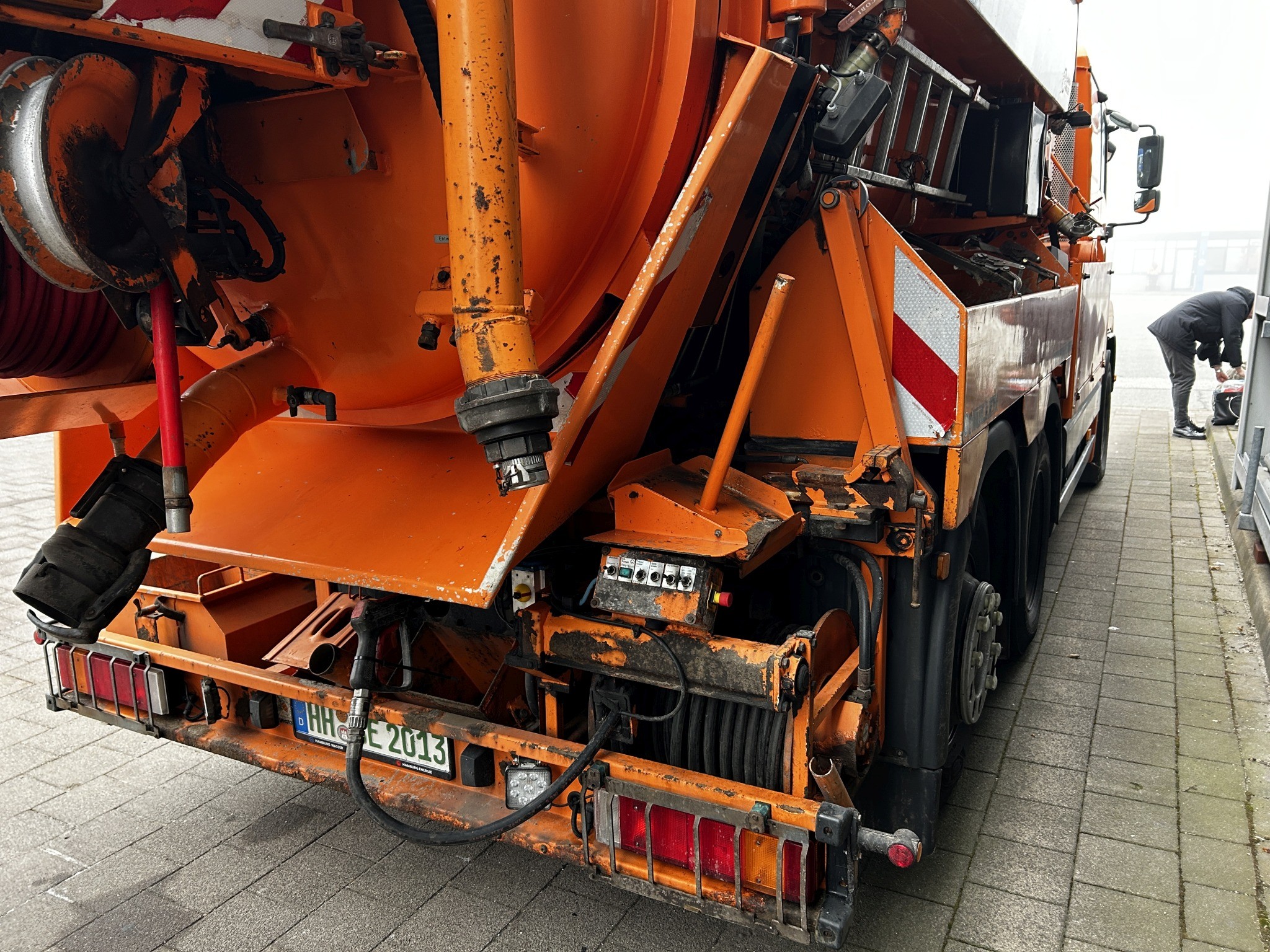 Dobro vzdrževana laboratorijska oprema iz državnih zalog
-5