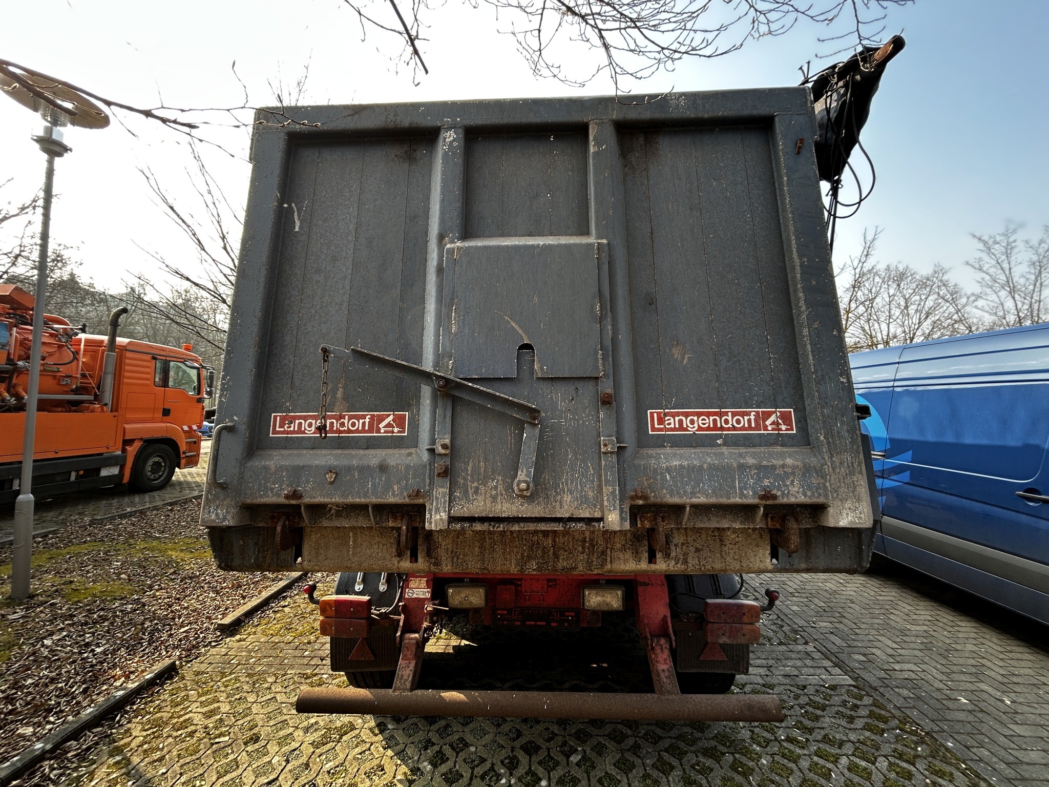Material de laboratório em bom estado de conservação proveniente das existências públicas
-10
