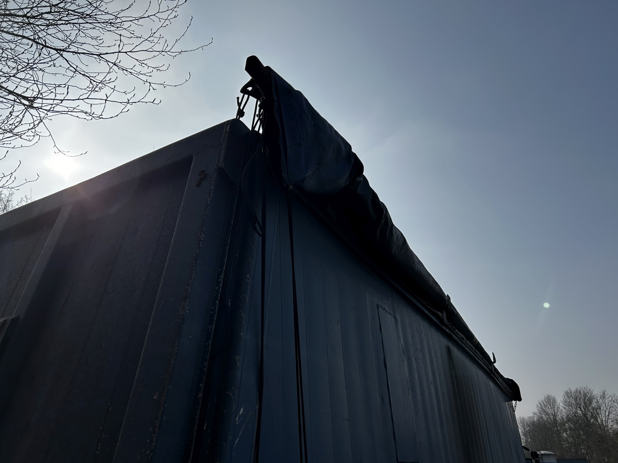 Material de laboratório em bom estado de conservação proveniente das existências públicas
-11