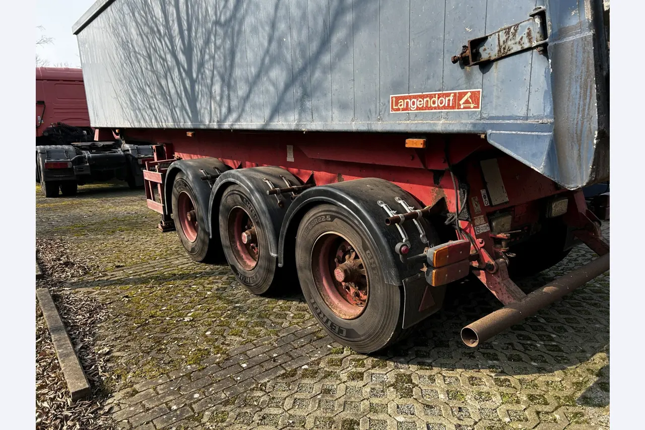 Různá komunální vozidla, dílenská vozidla, automobily a vybavení-12