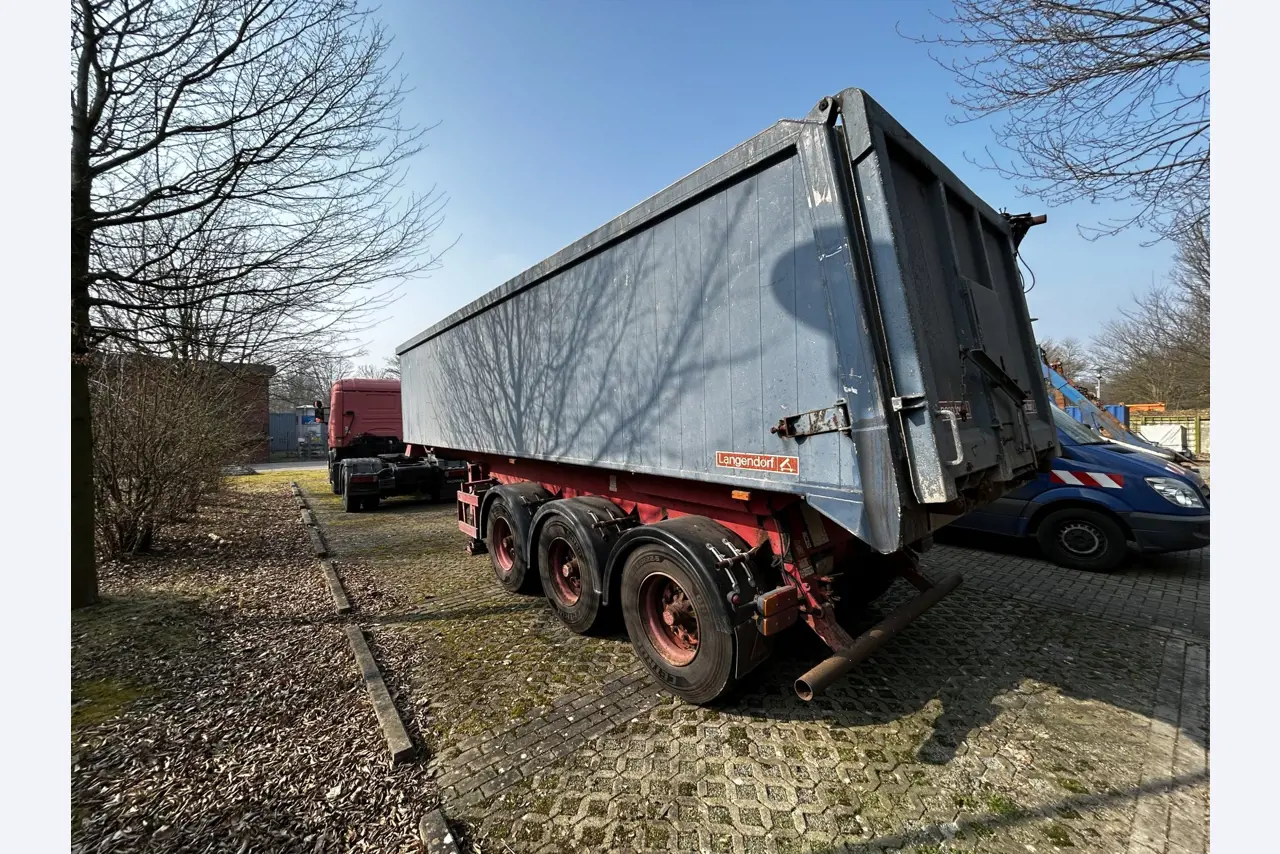 Různá komunální vozidla, dílenská vozidla, automobily a vybavení-13