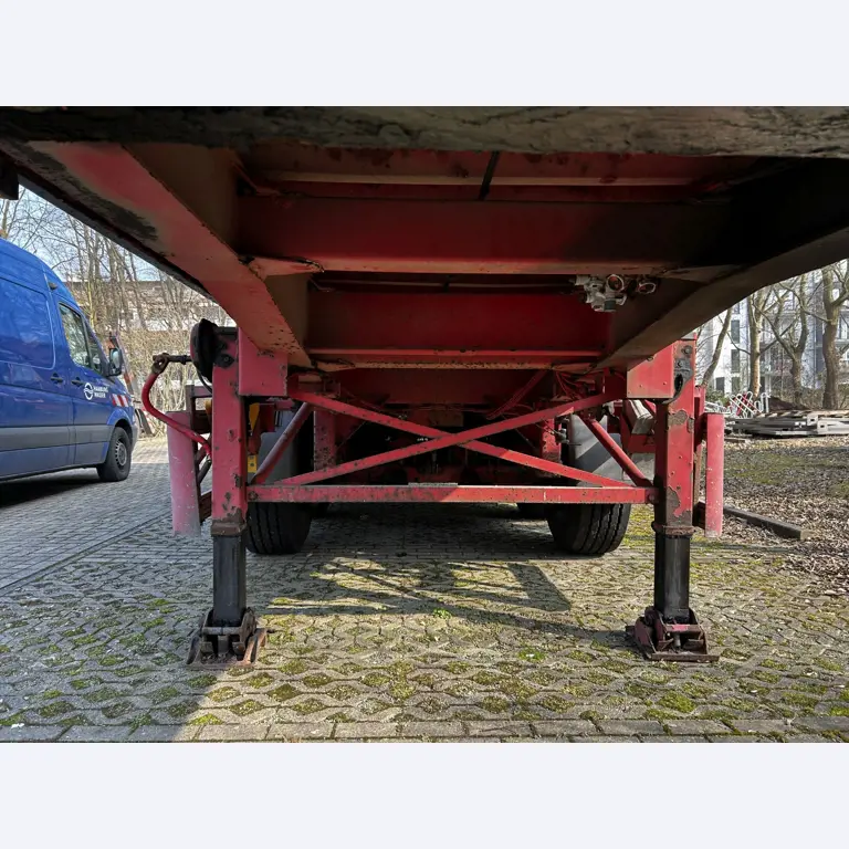 Různá komunální vozidla, dílenská vozidla, automobily a vybavení-16